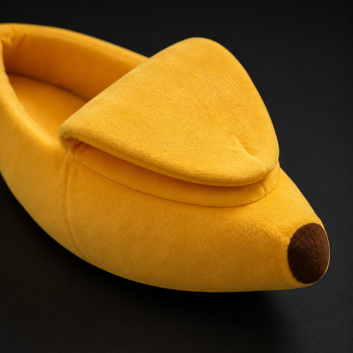 Cama Banana em Pelúcia com Base Antiderrapante para Cães e Gatos